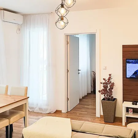 Filinhome Metodija 2 Нови Сад Екстериор снимка